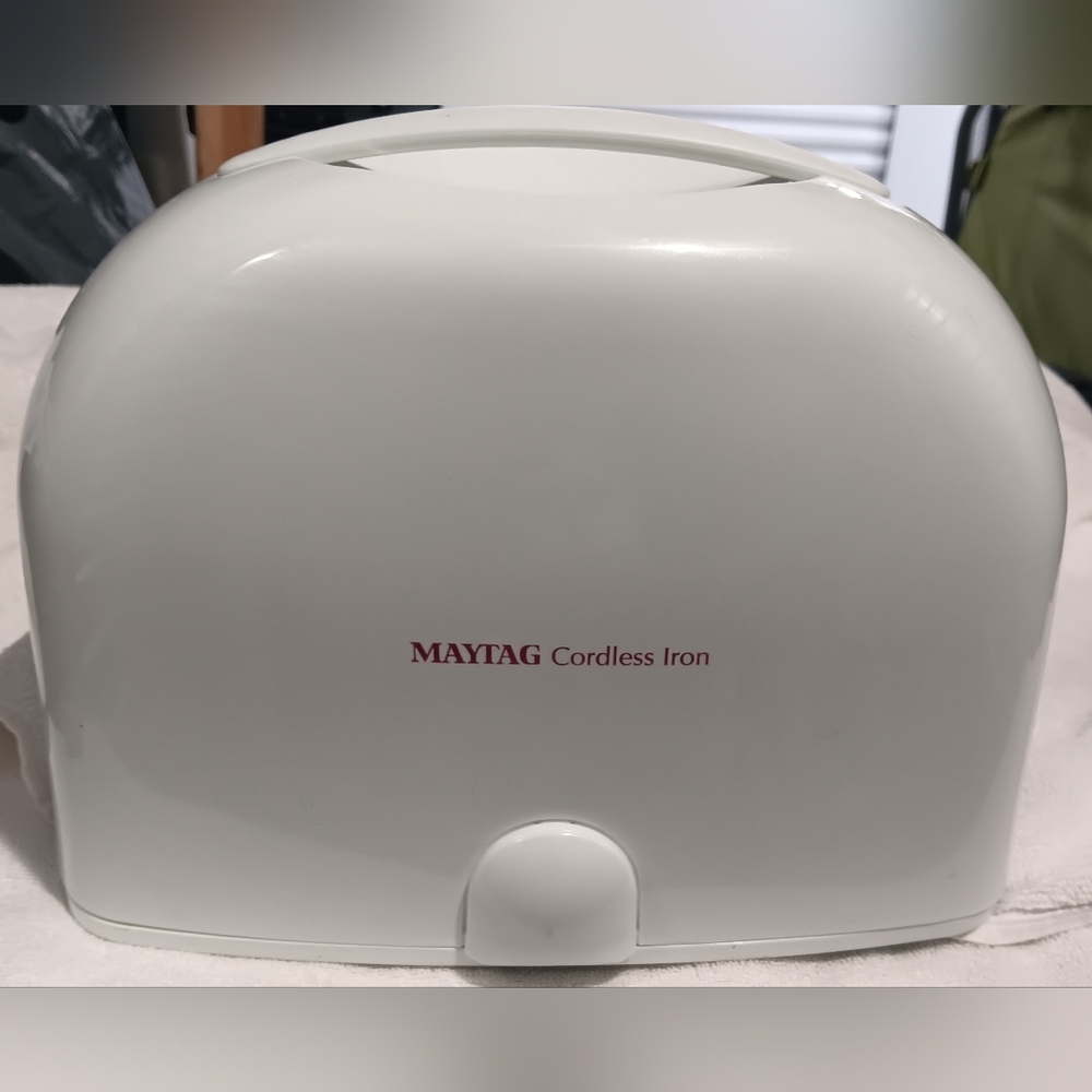 Maytag Cordless Steam Iron Cuff Press ML17500AAW 120 V 60HZ 1440W Tested Works - Picture 12 of 16